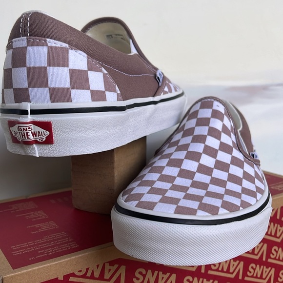 Vans Men’s Classic Slip-On
Color Theory Checkerboard
VN000BVZC9|
Sneakers - Picture 10 of 16